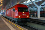   Eine echte „Hercules“ die ÖBB 2016 072 (A-ÖBB 92 81 2016 072-8) am 13 Januar 2025, mit dem REX 21 (City Shuttle) von Salzburg Taxham über Neumarkt am Wallersee nach