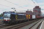 LTE X4E-636 steht mit ein aus Brwinow kommender KLV am 8 Juni 2024 in Amersfoort.