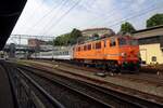 Orange EP08-001 verlässt Szczecin Glowny am 22 Augustus 2021.