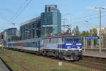 Am Abend von 2 Mai 2016 treft EP09-017 mit der EC 'JAN SOBIESKI' in Warszawa-Zachodnia (Westbahnhof) ein.