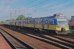 EN57-AKM 1692 wurde am Morgen von 6 Mai 2024 -leider mit Gegenlicht- in Gdynia fotografiert.