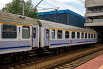 Der erste Klasse unklimatisierte Abteilwagen (Reisezugwagen) 50 51 19-78 145-9 PL-PLKIC der Gattung A9nouz  (140A) der PKP Intercity am 25 Juni 2017 im Hauptbahnhof Posen (Poznań