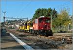 Ich h�tte mir etwas mehr (Herbst)-Gelb neben den Schienen gew�nscht, aber so geht es auch : Tm 232 041-4 mit einem gelben  Dinge  zu dem Armin sicher mehr sagen kann als ich bei der Durchfahrt in
