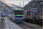 Durch die im Bild gut sichtbaren, relativ schmalen Bahnsteige in Goppenstein, konnte ich den BLS Tm 98 85 5232 204-5 jeweils nur aus einem relativ spitzen Winkel fotografieren. 

3. Januar 2024