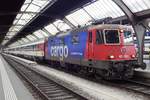 Mit ein EC nach Singen und Stuttgart steht am 26 Mai 2019 SBB 421 392 in Z�rich HB.