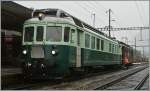 100 Jahre BLS: der sch�ne  Wellensittich  Be 4/4 761 rundete das Programm der im halbstunden Takt verkehrenden historischen Z�ge auf gelungen Weise ab.