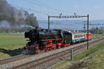 Verein Pacific 01 202.
Nachdem die Trieb- und Kuppelstangen der 01 202 aus Meiningen zurück und wieder montiert sind, fand am 22. April 2021 die geplante Probefahrt rund um den Bielersee statt.
Der Testzug bestand zusätzlich aus der Re 4/4 l 10009, ehemals SBB und einem BD, ehemals BLS.
Bei Busswil.
Foto: Walter Ruetsch