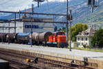 Aus dem Zug heraus, die Em 3/3 163  Rene  (98 85 5837 910-9 CH-LONZA) eine Henschel DHG 500 C der Lonza Group AG (Visp), am 26.05.2023 mit einem Kesselwagenzug im Bahnhof Visp.

Die Henschel  DHG 500 C wurde 1968 von Henschel in Kassel unter Fabriknummer  31239  gebaut und war erst als Mietlok im Einsatz. Im Jahr 1971 verkaufte sie dann Henschel an die Lonza AG in die Schweiz.
2014 wurde die Lok von der LSB Lok Service Balmer AG in Hinwil komplett neu revidiert und remotorisiert.