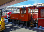 Die RhB Tm 2/2 112 (eine Sch�ma CFL 250 DCL ) am 20 Februar 2017 im Bahnhof  St.