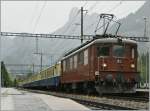 100 Jahre BLS: Erstklsssig: Ae 4/4 251 mit einem BLS EW I Zug in Kandersteg.