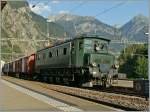 Die Ae 4/7 10976 mit einem Fotog�terzug unterwegs zum  Krokodiltreffen  bei der Durchfahrt in Martigny.