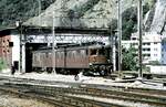 BLS Ae 8/8 nr.272 kommt in Brig aus dem Lokschuppen am 20.08.1979.