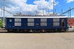 CentralBahn 10009 steht am 17 Mai 2025 in Konolfingen während das Bahnfest  150 Jahre EmmentalBahn  das über das ganze Emmentalbahnnetz gefeiert wurde. Dieser Version der SBB Re 4/4I ist keine Phantasie, hat es jedoch tatsachlich gegeben. IN 1956 erprobten die SBB einige Lackierungen für deren Lokomotiven und 10009 bekam das dunkelblau, das sich stark anlehnt an das  Berliner Blau der Nederlandsche Spoorwegen ab 1954. Zwei Jahre später entscheideten die SBB für das dunkle Tannengrün. 