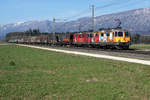G�terzug von SBB Cargo National mit farbenfroher Re 420-Doppeltraktion bei Deitingen unterwegs am 23.
