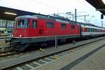 SBB 11127 steht am 2 Jänner 2020 mit ein EC nach Zürich HB abfahrtbereit in Singen (Hohentwiel).