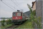 Die SBB Re 421 383-1 mit einem EC von München nach Zürich kurz vor der Ankunft in Bregenz.