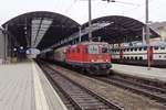 SBB 430 353 schlept ein Guterzug durch Olten am Sylvester/31 Dezember 2018.