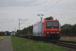 Am 8 augustus 2025 durchfahrt SBB Cargo 482 004 mit einer beinahe ganz leren KLV Kaarst Broicherheide.