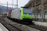 BLS 485 005 legt sich am Bahnhof Olten in die Kurve am 22 März 2017.