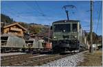 Die MOB GDe 4/4  Schockoladenlok  mit einem GoldenPass Classic (Zweisimmen-SEV) - Saanemöser - Montreux beim Halt in Schönried.
