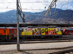 Die RhB Ge 4/4 II 611 „Landquart“ mit Login Werbung f�r die Berufsbildung bei der Rh�tische Bahn (RhB), steht am 20 Februar 2017 mit dem Regionalzug im Bahnhof Landquart zur Abfahrt bereit.

Die RhB BoBo II – 611 wurde 1973 von der Schweizerische Lokomotiv- und Maschinenfabrik (SLM) in Winterthur gebaut, der elektrische Teil ist von der  Brown, Boveri & Cie. (BBC) in Baden. Die im Juni 1973 abgelieferte Lok kollidierte bereits am 14. August 1973 zwischen Fideris und Jenaz mit einem Muldenkipper, wobei der F�hrerstand eingedr�ckt wurde. Die Lok wurde durch SLM in Stand gesetzt. Im Herbst 2021 wurde sie auf Dualbremse umgebaut.
