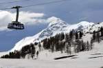 Auch Mitte Mai bringt die Seilbahn Fahrg�ste auf die Diavolezza von 2093 auf 2978 m H�he.