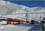 In Andermatt warten die sich kreuzenden Regionalz�ge Visp - G�schenen bzw.