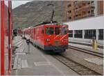 Ein Blick aus dem in Andermatt von Göschenen ankommenden Zug auf den Anschlusszug nach Oberwald -(SEV - Fiesch -Brig) mit dem Deh 4/4 91.