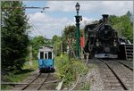 Während die BFD HG 3/4 N° 3 versorgt wird, erreicht ein ex Lausanne-Tram Chaulin.