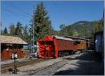 50 Jahre Blonay Chamby Museumsbahn: Was am Bernina Pass jeweils viele Interessierte anlockt, wird auch am  Mega Bernina Festival  zelebriert, und dies mit der B-C eignen RhB Dampfschneeschleuder X rot 1052: Das Bernina Krokodil schiebt (bzw. zieht) die mächtige Dampfschneeschleuder von Chaulin nach Vers-Chez-Robert - es fehlte eigentlich nur noch der Schnee...

Chaulin, den 9. Sept. 2018