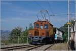 1911 von der Bernina Bahn als Vorspannlok Ge 2/2 61 beschafft, verlässt die RhB Ge 2/2 161  Asnin  /  Eselchen  Chamby als Gastlok zum 50 Jahre Jubiläum der Museumsbahn Blonay Chamby mit einem Zug nach Chaulin.

Zur Freude aller spendierte die RhB der (damals) 107 Jahre alten Lok für die Reise an den Genfersee ein neues, braunes Farbkleid und einen Scherenstromabnehmer.
Zwischenzeitlich ist die Lok noch ein paar Jahre älter, und verrichtet wieder ihren Dienst bei der RhB, immer noch in Braun, aber wieder mit einem Einholmstromabnehmer.

9. Sept. 2018