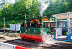 Pfingsten 2023 (Samstag 27. bis Montag 29. Mai 2023) fand bei der Museumsbahn Blonay–Chamby das Schweizer Dampffestival 2023 / Festival suisse de la Vapeur 2023 statt.

Hier erreicht die G 2/2 4  Rimini  eine Krauss-Kastendampflok (Tramlok) der Museumsbahn Blonay–Chamby mit dem zweiachsigen haboffenen Personenwagen (Sommerwagen) ex LCD C 21am 27.05.2023 das Museumsareal Chaulin der Museumsbahn Blonay-Chamby.

