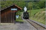Die LEB G 3/3 N° 5 erreicht mit ihrem Dampfzug von Blonay nach Chaulin den Halt Cornaux. 

20. Mai 2024