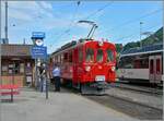 Der RhB Bernina Bahn ABe 4/4 I 35 der Blonay - Chamby Bahn wartet in Blonay auf die Abfahrt nach Chaulin.