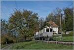 Der Leuk Leukerbad Bahn (LLB) Triebwagen mit der Anschrift ABFe 2/4 N° 10 der Blonay Chamby Bahn ist mit passenden Wagen kurz vor Chaulin auf dem Weg in Richtung Chamby.