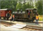 Die kleine E 3/3 8523 in Le Pont, leider mit Beiwerk und somit Tendenz zu  Motiv verdeckt   23.