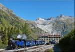 - Gletsch 2012 - Ankunft des DFB Dampfzuges am 16.09.2012 in Gletsch vor der Kulisse des Rh�ne Gletschers oder vor dem was noch davon �brig ist.