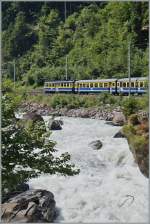 Eigentlich nicht meine Art, Züge so von inten zu fotografieren, doch hier, im engen Tal der  Weissen Lütschine  zwischen Wildersdwill und Sandweid passt es.