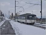 Der MOB Be 4/4 1006  Bipperlisi  ist als Regionalzug 2320 von Montreux nach Les Avants unterwegs verlässt nach einem kurzen Halt Fontanivent.