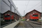 Endlich mit gehobenem Stromabnehmer: Der  Rote Klotz , die HGem 2/2 2501 in Blonay.