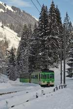 Der ASD BDe 4/4 403 mit dem führenden Bt 434 lassen den Halt Vers l'Eglise hinter sich und fahren im nahen Ziel Les Diablerets entgegen.