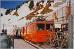 Mein einzigstes Bild eines HGe 4/4 in  alten  BVB Farben: Der HGe 4/4 31 ist mit Reisezug in Col-de-Bretaye angekommen Für das Bild ungünstig war das Führen des Vorstellewagens, welcher teilweise im Vordergrund zu sehen ist. 
Auffallend: damals war die Lok noch mit Scherenstromabnehmer ausgerüstet. 

Analogbild vom Jan. 1997