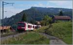 Der Travys (PBr) Regionalzug 4218 von Le Brassus nach Vallorbe erreicht in Kürze den Halt Les Charabonnières.
