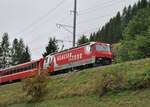 RhB Ge 4/4 III Nr.651 mit Werbung für Glacier Express in Bergün am 29.08.2009.