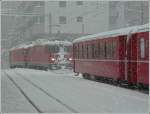 Schneechaos am 25.12.2009 in Arosa, aber die RhB f�hrt trotzdem.