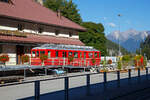 Nun steht er im B�ndnerland, vor dem Bahnmuseum Albula in Berg�n/Bravuogn.....