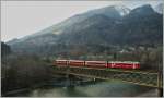 Ein RhB Be 4/4 Pendelzug unterwegs als S-Bahn auf der Hinterreinbr�cke bei Reichenau Tamins.