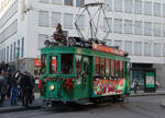 BVB: Mit der Weihnachtsstrassenbahn  M�rlitram  Basel unterwegs am 17.
