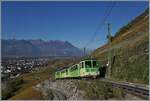 Zwischen Aigle Dépôt A-L und Fontanney ist ein A-L Regionalzug auf dem Weg nach Leysin.
Ein TPC A-L BDeh 4/4 schibt den Bt 352 bergwärts.
 
2. Nov. 2024