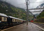 Gezogen von einer SBB Re 8/8 (Doppeltraktion der Re 4/4 11194 und der Re 4/4 11156) verl�sst der VSOE - Venice Simplon-Orient-Express von Amsterdam �ber Br�ssel und Paris nach Venedig am 02 August